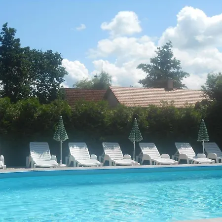 Ferienwohnung Mit Pool Fur Maximal 6 Personen Direkt Am See, A2