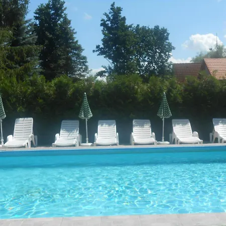 Ferienwohnung Mit Pool Fur Maximal 6 Personen Direkt Am See, A2