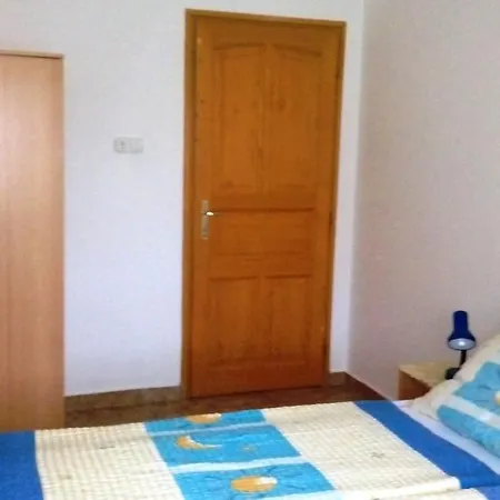 Ferienwohnung Mit Pool Fur Maximal 6 Personen Direkt Am See, A2 *